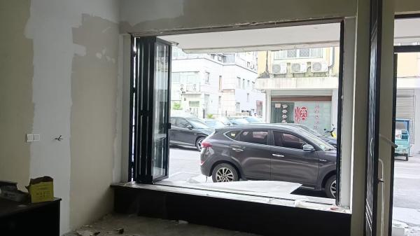 Thermochromic Self-Tinting Folding Windows - 30% Auto-Darkening Range