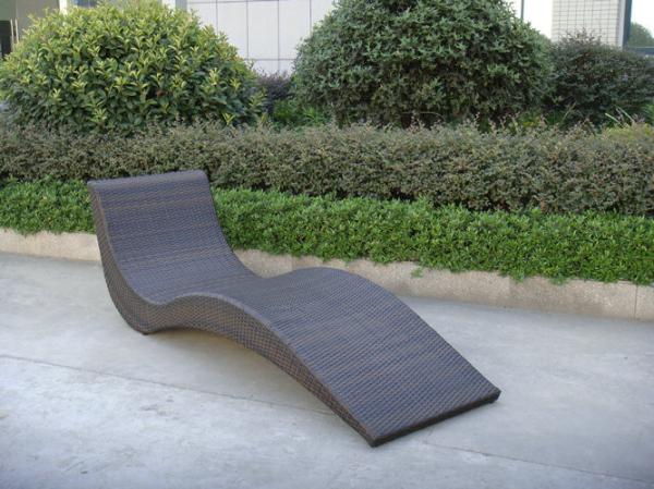Hand-Woven Luxury Rattan Sun Lounger , PE Wicker Chaise Lounge