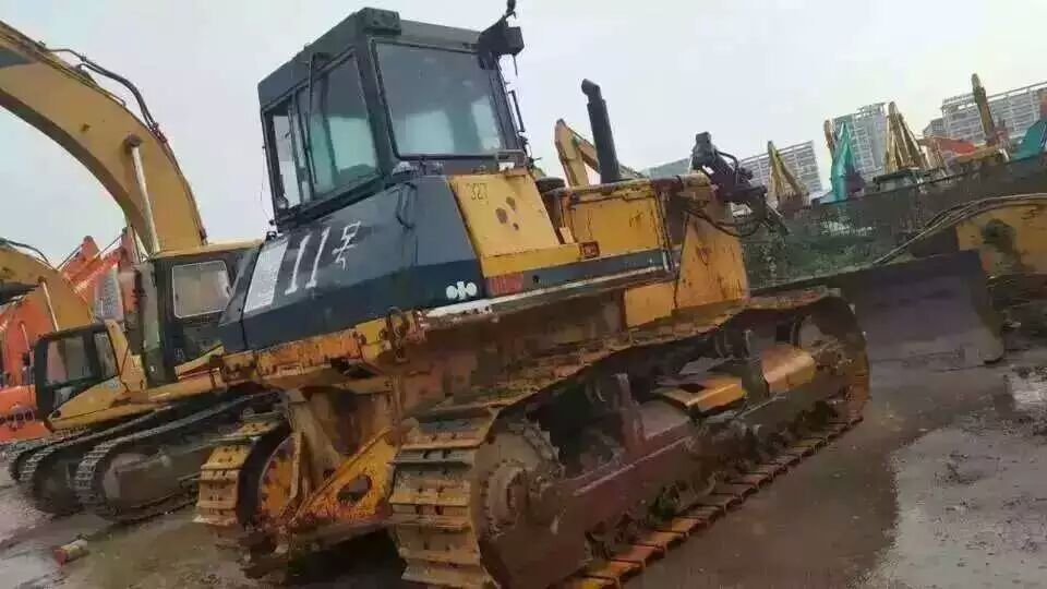 Первоначальной используемое краской состояние передачи бульдозера Д85А-21 ТФ КОМАТСУ хорошее
