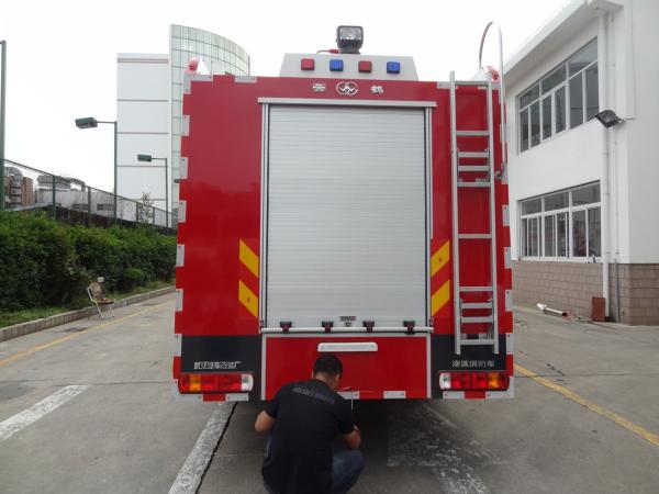 Caminhão de bombeiros de espuma SINOTRUK resistente 276KW 6x4 15000L com cabine dupla