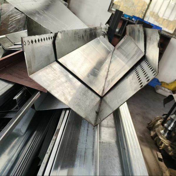 New Design Aluminum PPGI Galvanized Steel V-style Tile Ridge Capping Valley Gutter Roll Forming Machine