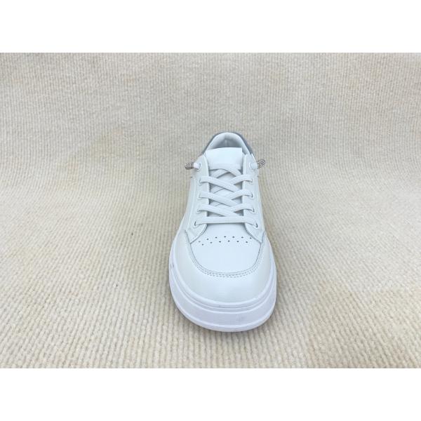 Women pure white and flat heel sport shoes with breathable mesh and lace up