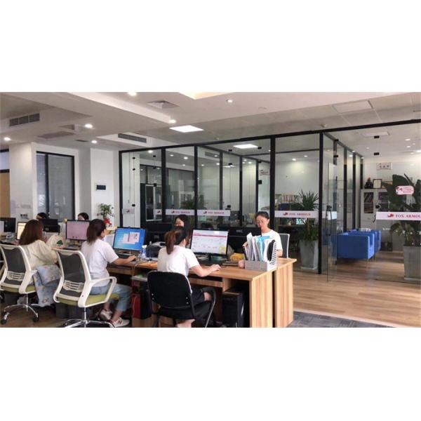 Американская пара черных и коричневых подложки для коленного сустава