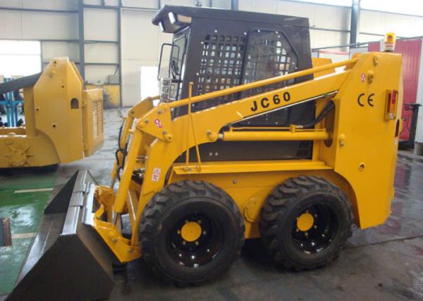 4WD All Wheel Steer Skid Steer With Bobcat Attachments Operating Weight 3240kg 60HP Power