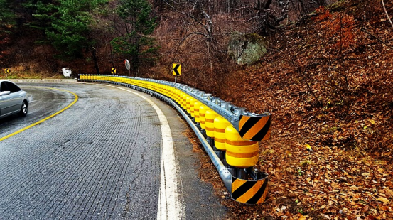 Безопасный барьер ролика безопасности материала ЕВА барьера дорожного движения