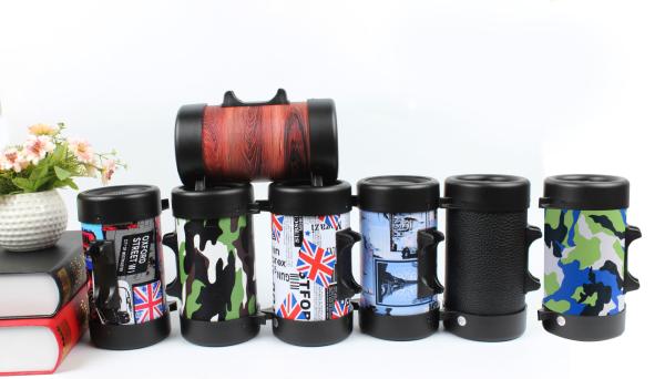 CH-M03 medium barrel with flashlight bluetooth speakerTwo hands free bluetooth speaker Blue / Camouflage Green / Flag