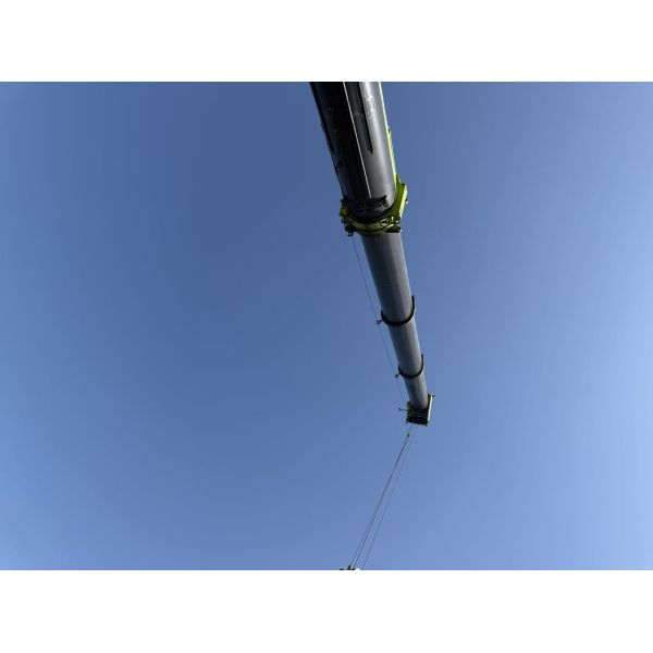 2020 Zoomlion Used Crane ZTC4000V653 Main Boom: 81m Jib: 42m Counterweight: 100 Tons Operating Hours: 3141h Excellent Working Condition.