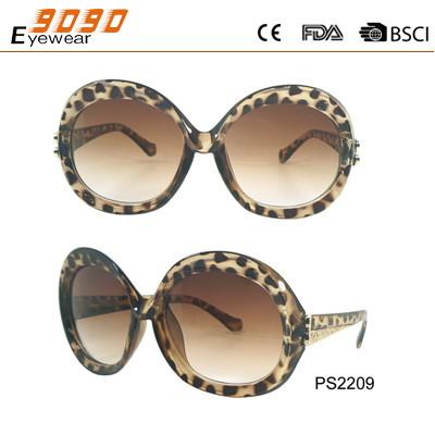 Fashionable design big frame sunglasses with plastic frame ,suitable for men and women