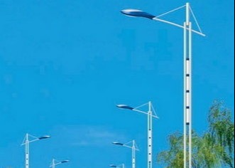 Столб лампы фонарных столбов улицы нержавеющей одиночной руки солнечный на открытом воздухе декоративный с кронштейнами