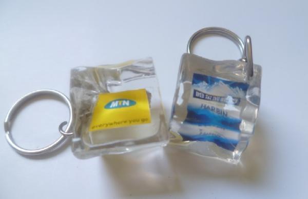 ice cube keychain with customers' logo as promotion gifts. beverage & beer  promotion gift