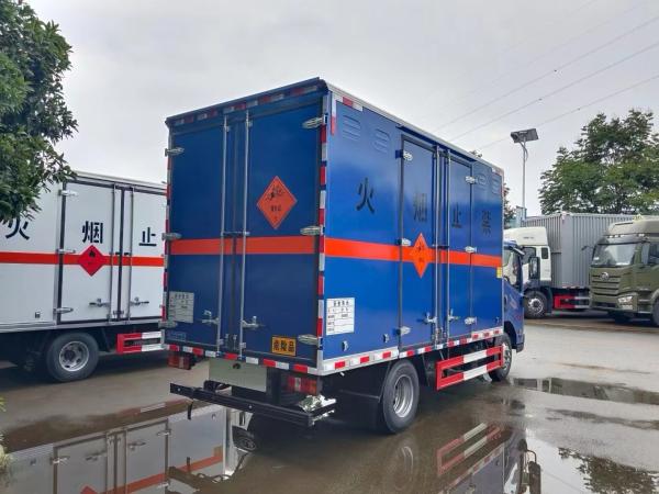 Dongfeng 4x2 6-ton, 8-ton, and 10 Ton Blasting Equipment Transport Vehicles for Sale