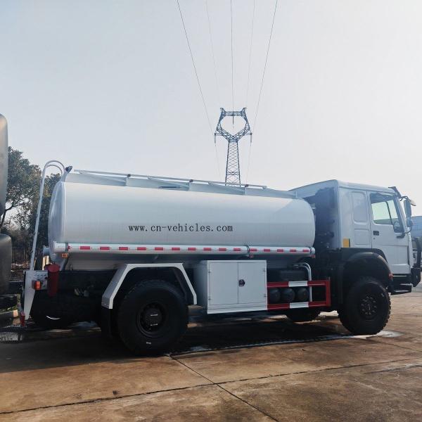 HOWO 4*4 Full Driver Mobile Oil Jet Fuel Tanker Truck High Safety