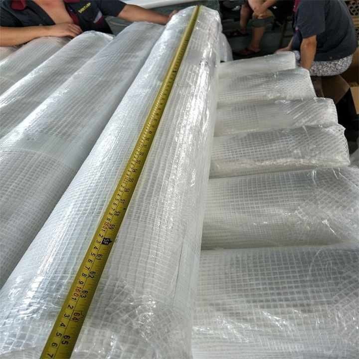 Прозрачная сетка Пластиковая ламинированная брезент Противодождевая брезент Прочная ткань для покрытия грузовиков Тяжелая ткань