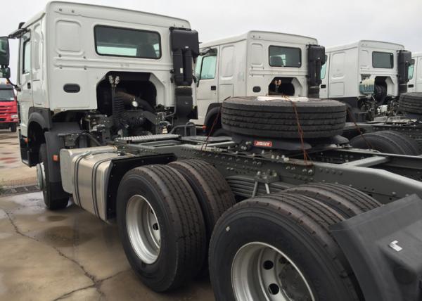 O caminhão LHD 6X4 10 do trator de SINOTRUK HOWO roda Euro2 336 HP ZZ4257S3241W