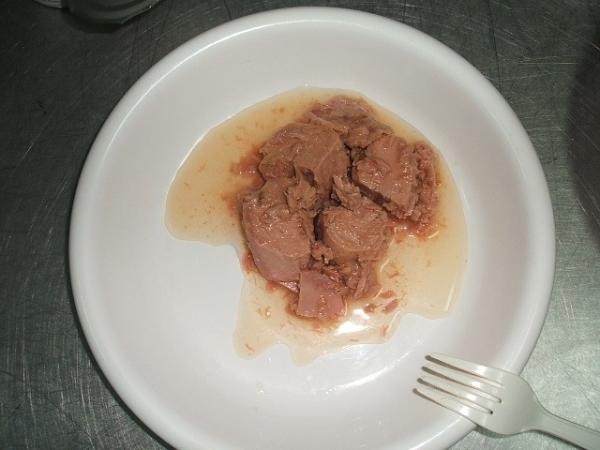 Pedaço enlatado do atum dos Skipjack/bonito no óleo vegetal