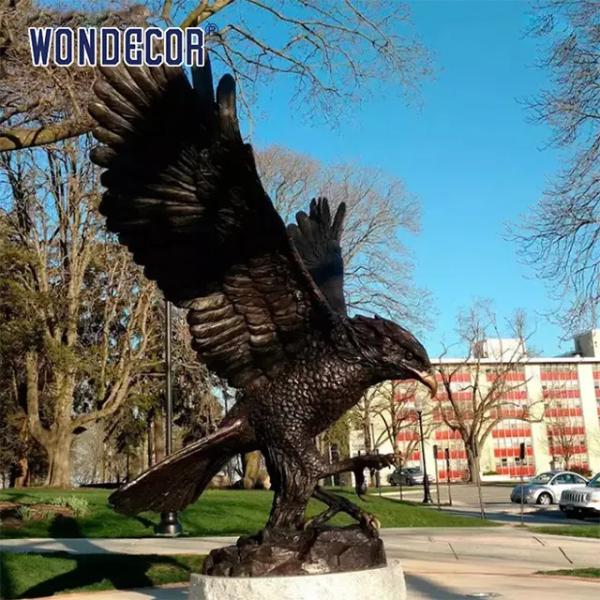 Águila alada Escultura Estatuas de bronce Escultura artística