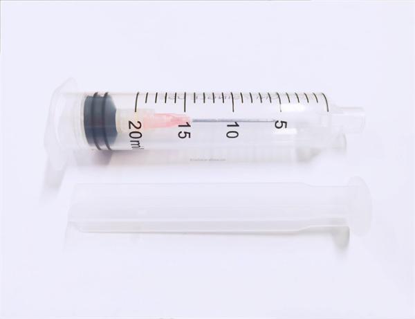 EO Sterilization Disposable Safety Syringe With Retractable Needle 2ml 3ml 5ml