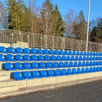 O estádio de futebol preside o estádio plástico assenta assentos do estádio para a bancada com apoio traseiro