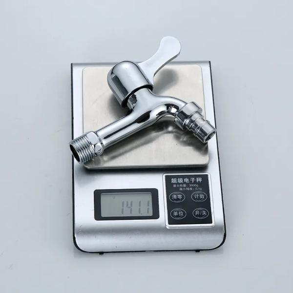 Misturador de zinco de espátula de latão, revestido de cromo, montado no convés, misturador de bacias para banheiro clássico