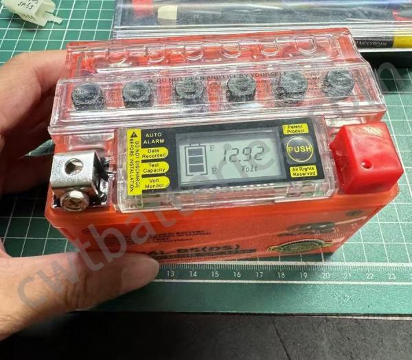 OUTDO UTX4L-BS(DS) Batterie DS-iGEL 12V 4Ah 10HR *CA:115A Nouveau composant de moto original