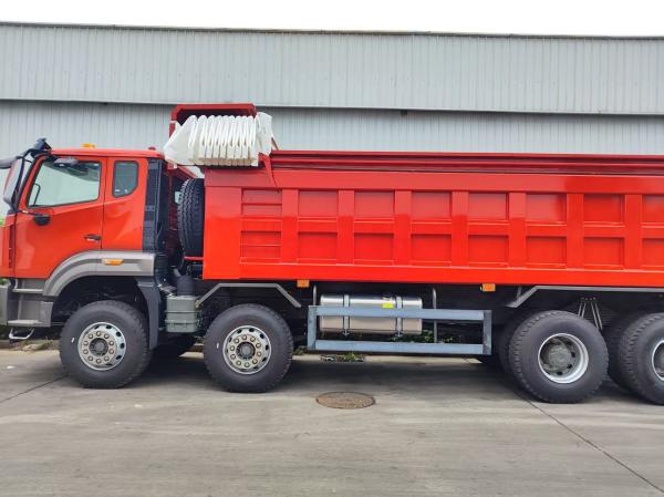 Benne basculante Red Square (27CBM, 8×4, 371CV) : Avantages clés pour une décharge rapide des matériaux