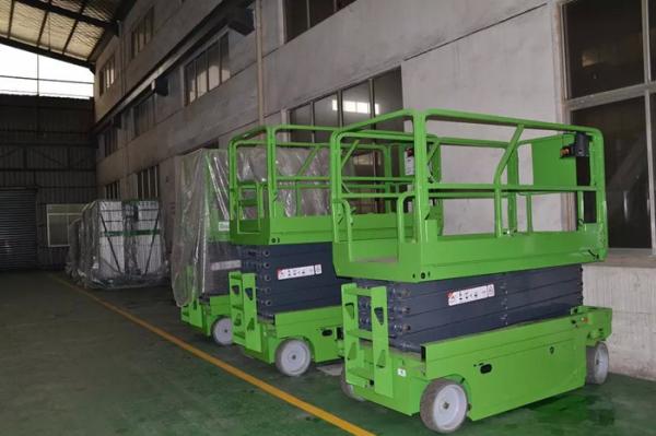 Outdoor Mobile Scissor Lift Self Propelled Elevating Work Platforms 3m-16m