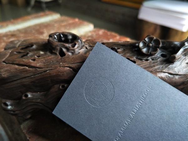 Pop Up Custom Blind Debossing Grey Business Cards , Beauty Business Cards
