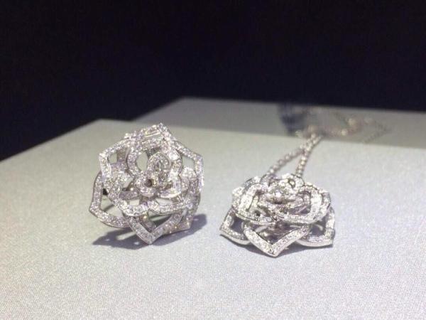 Piaget brand jewelry Rose ring in 18K white gold set with 143 brilliant-cut diamonds (approx. 1.20 ct).