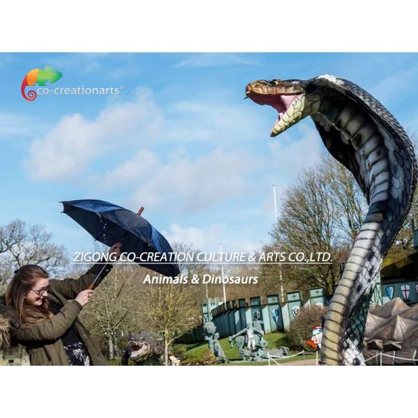 На открытом воздухе Animatronic кобра 2,5 метра