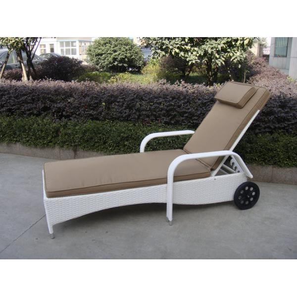 Comfortable All Weather Mobile Rattan Sun Lounger With Wheel