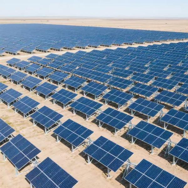 Soportes de montaje solar de acero galvanizado en caliente para centrales fotovoltaicas a gran escala y de gran utilidad