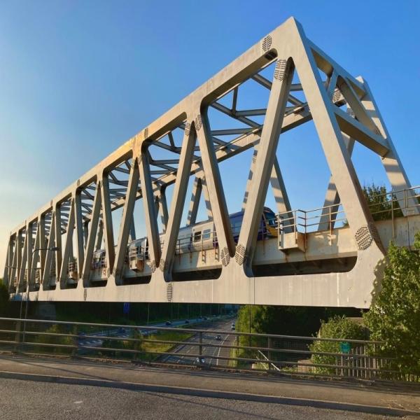 Brackets de rodilla de acero angular para una mayor estabilidad en puentes de estructuras de acero personalizables