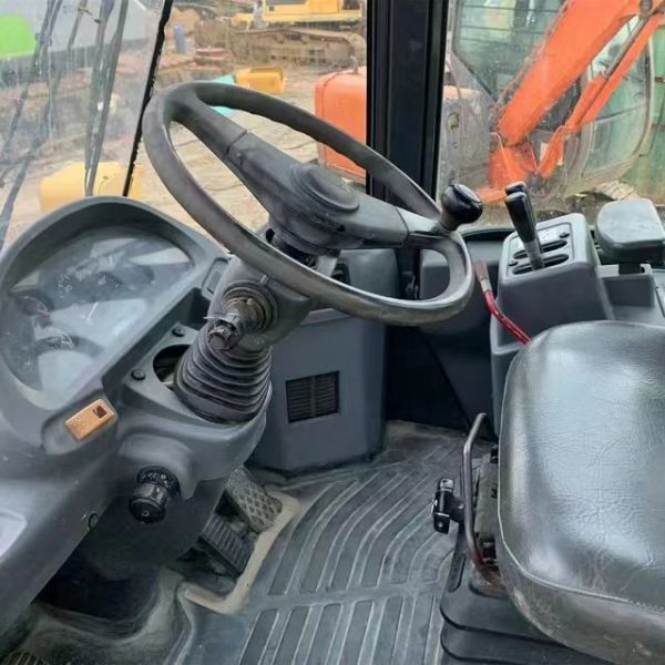 Japanese original Komatsu WA470-3 wheel loader is hot-selling. Komatsu loader