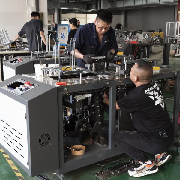 Venda quente 180pcs/min máquina de copos de papel totalmente automática máquina de fazer copos de papel dois anos de garantia