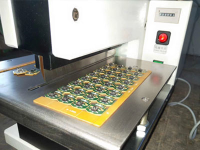 330mm Pneumatic PCB Separator Machine Guillotine PCB Cutter
