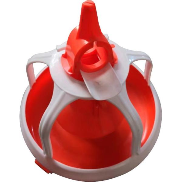 5つの格子式飼料皿は,鶏のためにあります.