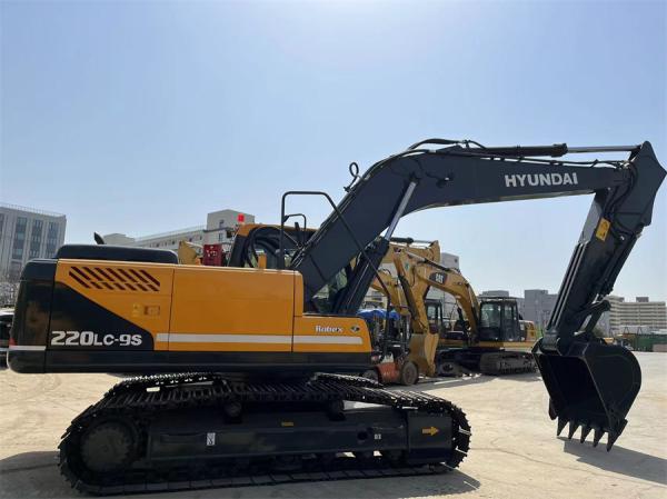 Korea Origin Hyundai 220LC Excavator With Breaker Hammer Line