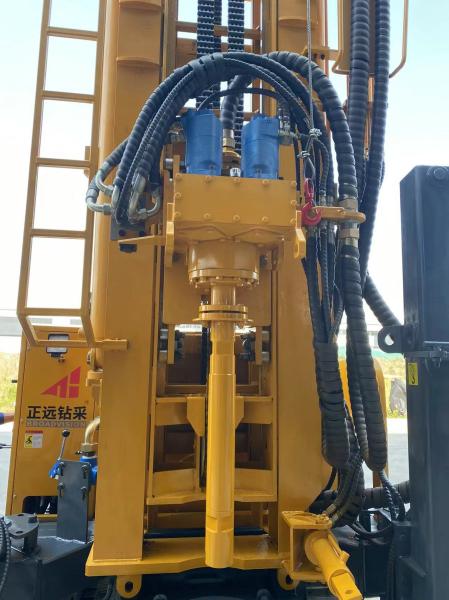 Vitesse de levage rapide de 33 m/min, longueur de tige de forage de 6 m, foreuse sur chenilles pour puits d'eau.