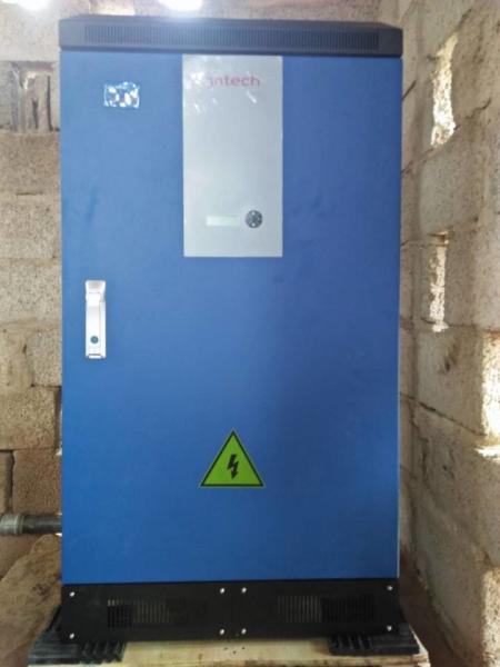90Kw/120HP JNTECH 3 Phase Solar Pump Inverter MPPT 120HP 0-50/60HZ 2 String