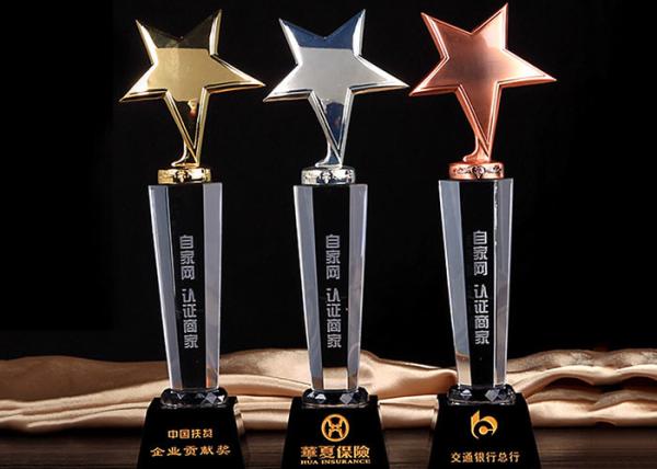 Os troféus de cristal feitos a mão e as concessões com metal do ouro/prata/bronze Star