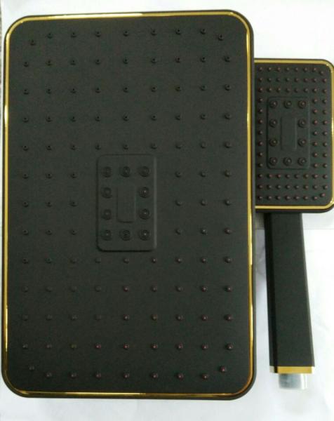 磨いた黒い四角手シャワーヘッド 三機能 天井シャワーヘッド