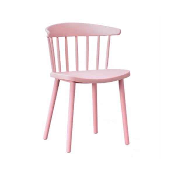 Горячие и красочные классические пластиковые стулья ресторана можно штабелировать, с низкой ценой и большой нагружая емкостью
