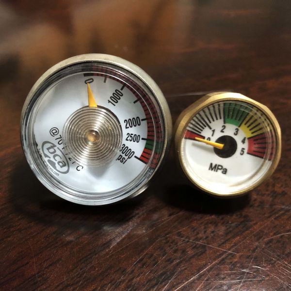 Industrial Gas Pressure Gauge & Meter with Gas-Specific Calibration for Critical Safety and Leak-Resistant Performance