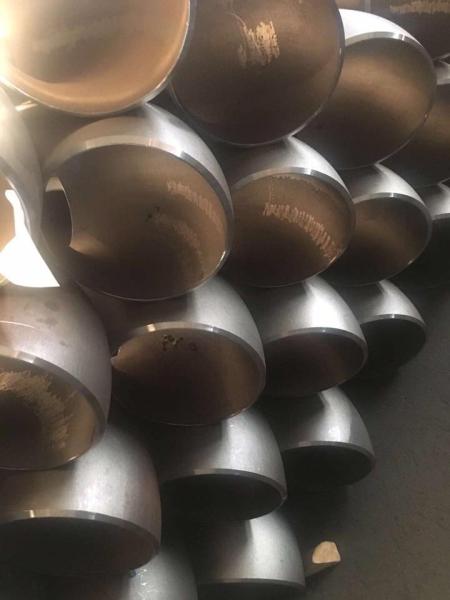 Sharp Corners Carbon Steel Pipe Fittings Frictional Resistant Anti Rust Optimum Flow