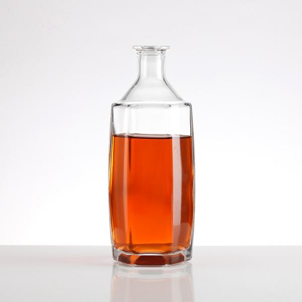 500ml Clear Glass Fruit Wine Liquor Bottles With Cork For Beverage Distribution