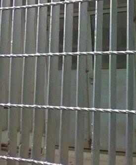 Дорожка гальванизированная нержавеющей сталью скрежеща Serrated структуру плоской Адвокатуры твердую