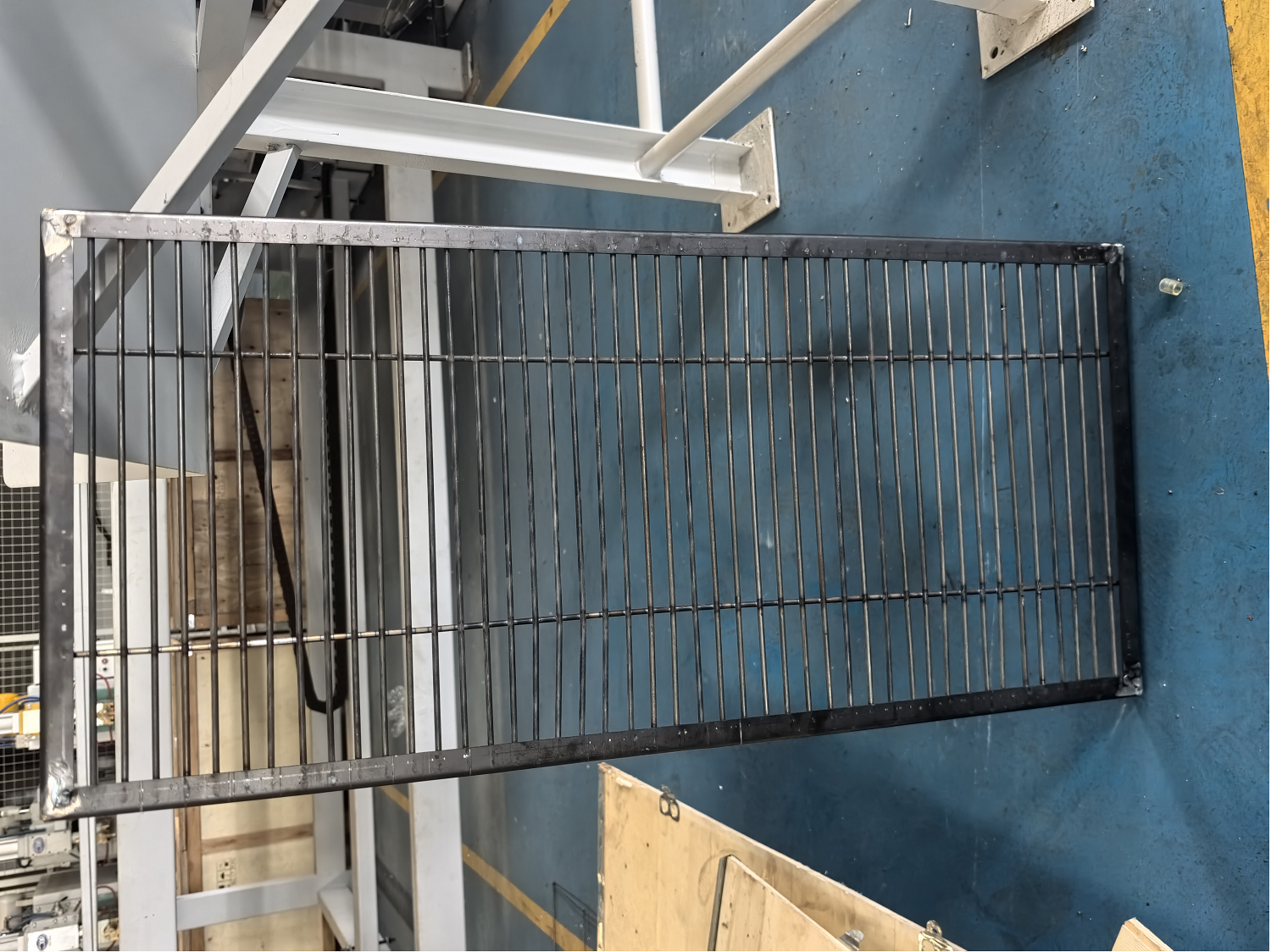 Сварная машина Wiremesh для небольшой реберной клетки сварная полка сетки с точки сварки
