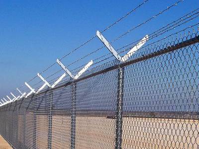 Противоскалочная горячепоташенная оцинкованная колючая проволока для фермы Зимбабве Длина на рулон