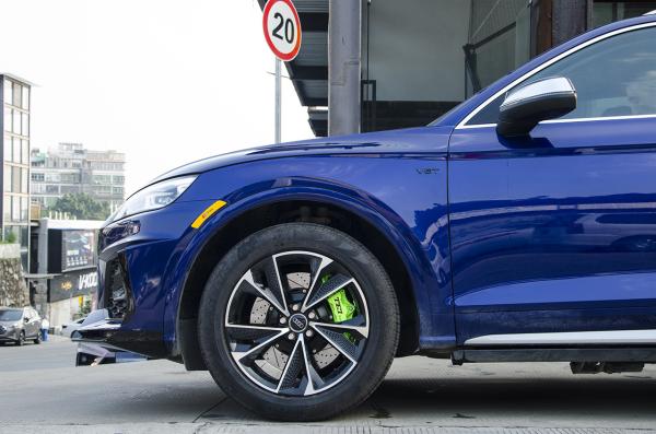 Audi Q5 6Pistonの2部分のためのBBKは378*32mmの回転子P60NSが付いているカリパスを造った