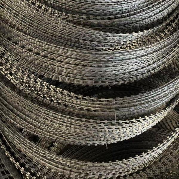 Silver Constantine Razor Wire / Security Protection Gi Concertina Wire BTO-10